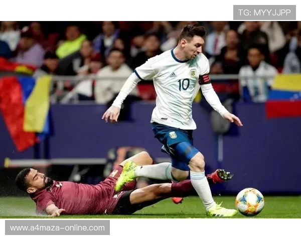 莱万多夫斯基国家队与俱乐部核心地位构建路径对比分析