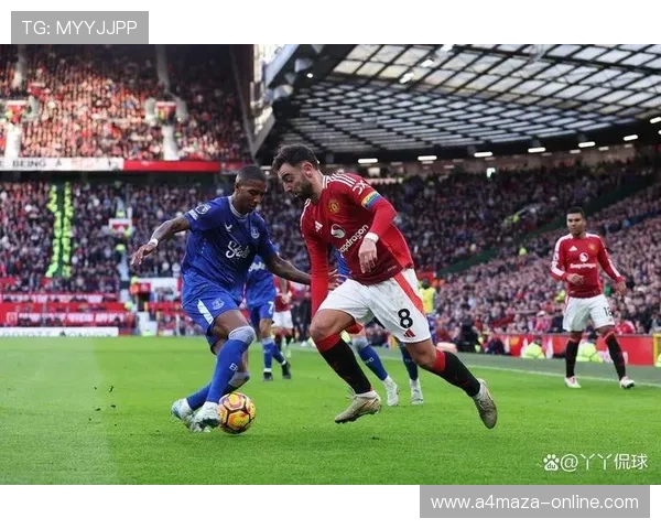 曼联防线失误频繁引发争议,对赛季关键战防守稳定性形成影响 曼联防线失误频繁引发争议,对赛季关键战防守稳定性形成影响