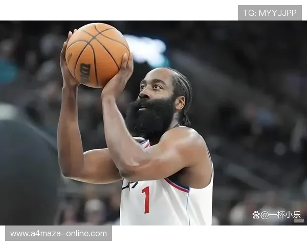 哈登利用挡拆拉开空间提升三分效率超过队内其他射手